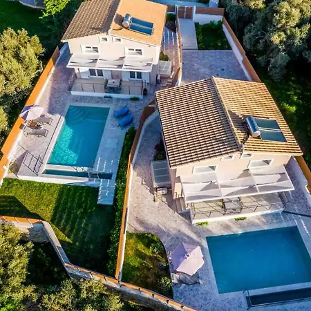 Elianthos Luxury Villa Tsoukaladhes
