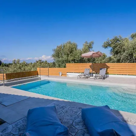 Elianthos Luxury Villa *