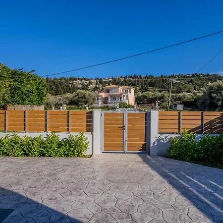 Elianthos Luxury فيلة Tsoukaládhes