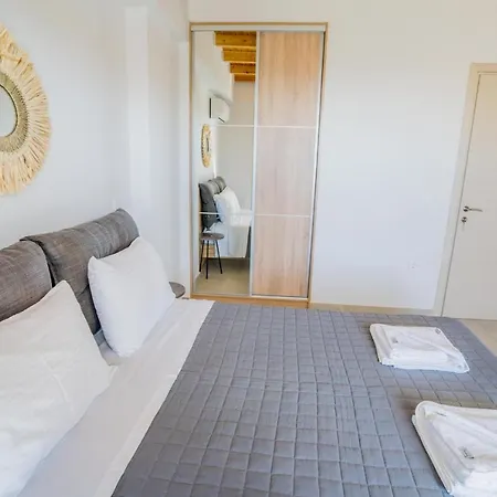 Elianthos Luxury Villa Tsoukaladhes